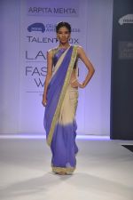 Model walk the ramp for Talent Box Arpita Mehta show at LFW 2013 Day 2 in Grand Haytt, Mumbai on 24th Aug 2013 (14).JPG